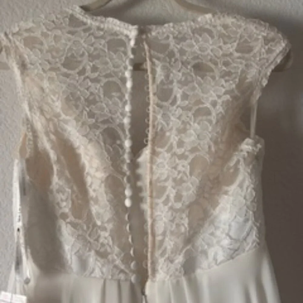 Beautiful wedding dress, light with lace - Picture 4 of 4